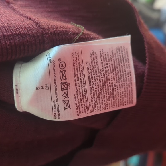 Banana Republic 100% Merino Wool Henley Sweater (Very Good Condition) - Picture 7 of 7